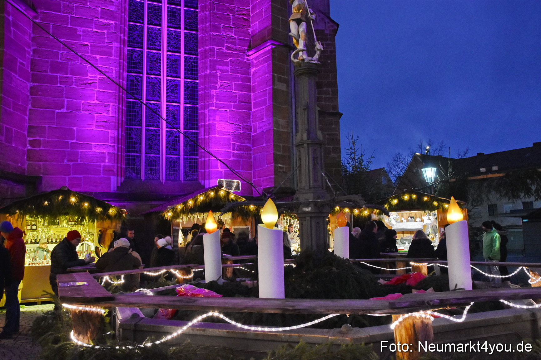 Weihnachtsmarkt Neumarkt 231217 0016