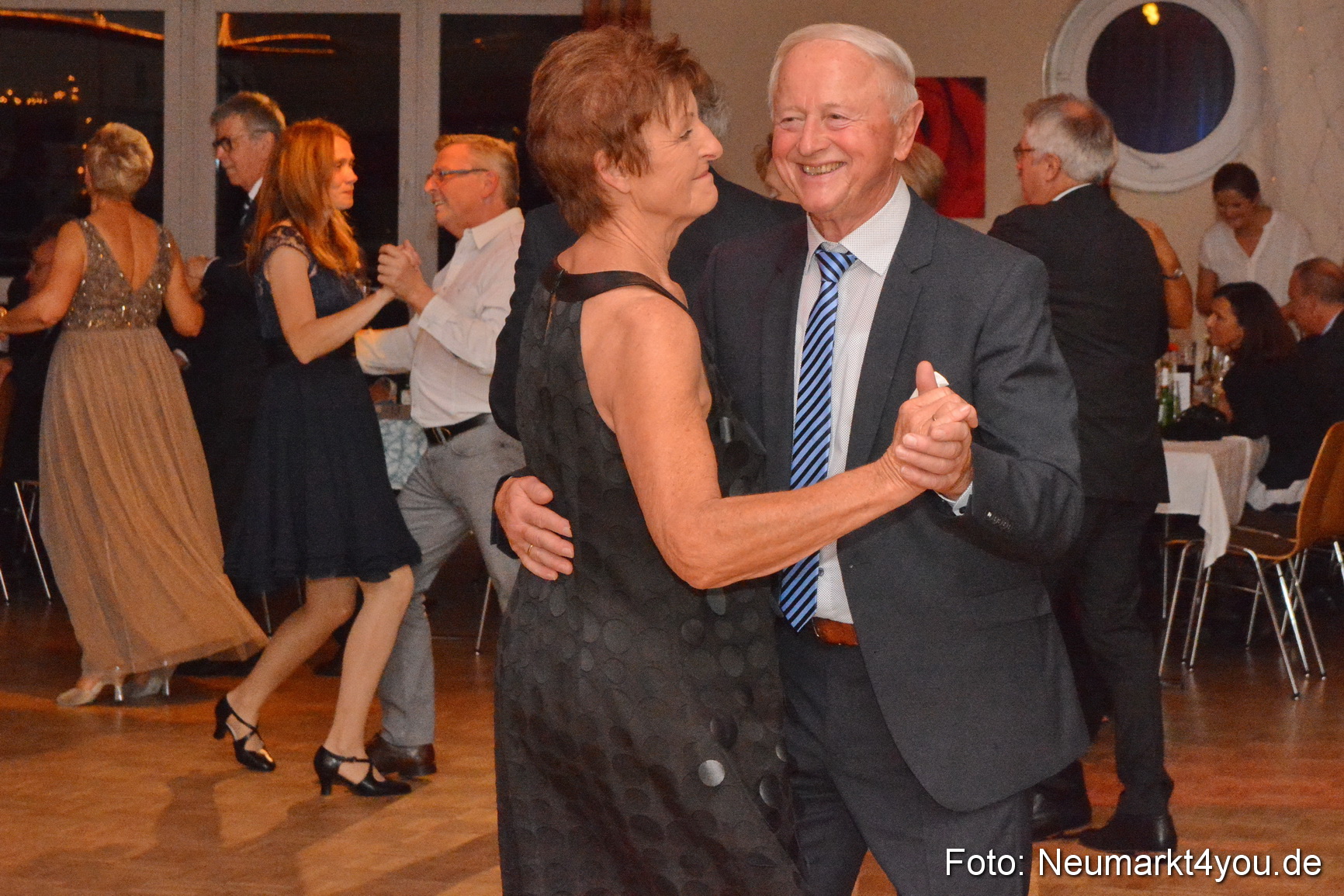 41 Herbstball Blau Silber ASV Neumarkt 0114