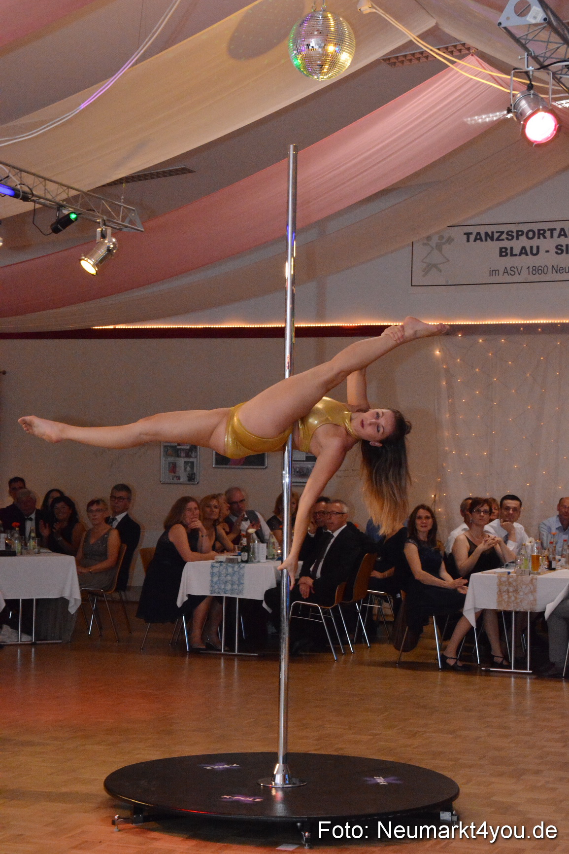 41 Herbstball Blau Silber ASV Neumarkt 0130