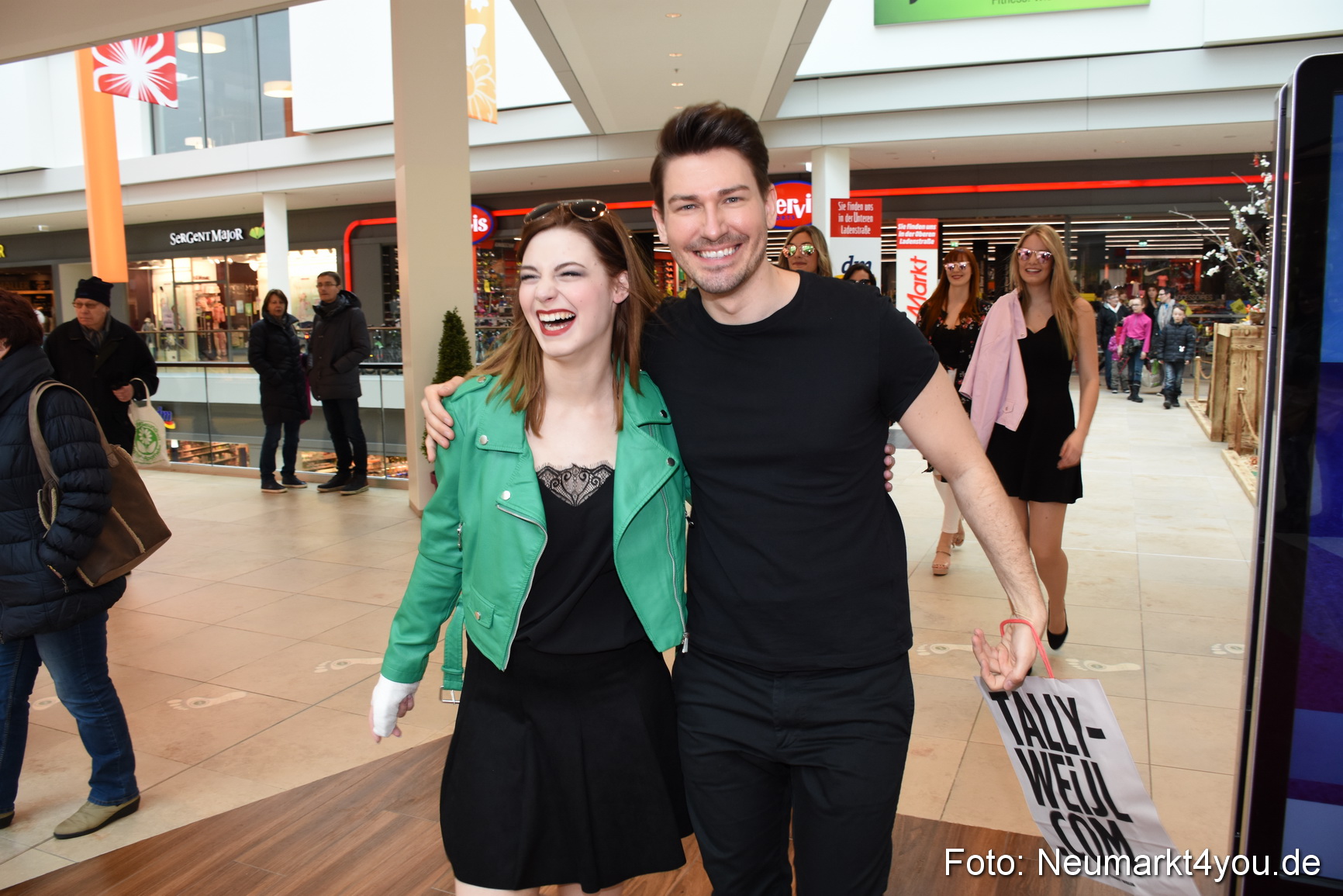 Fruehjahrsmodenschau NeuerMarkt 170318 0002