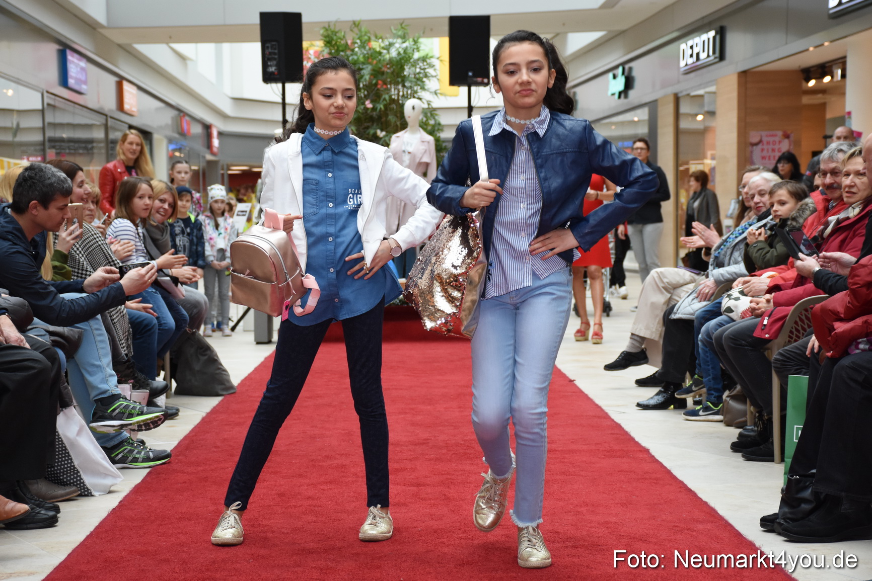 Fruehjahrsmodenschau NeuerMarkt 170318 0007