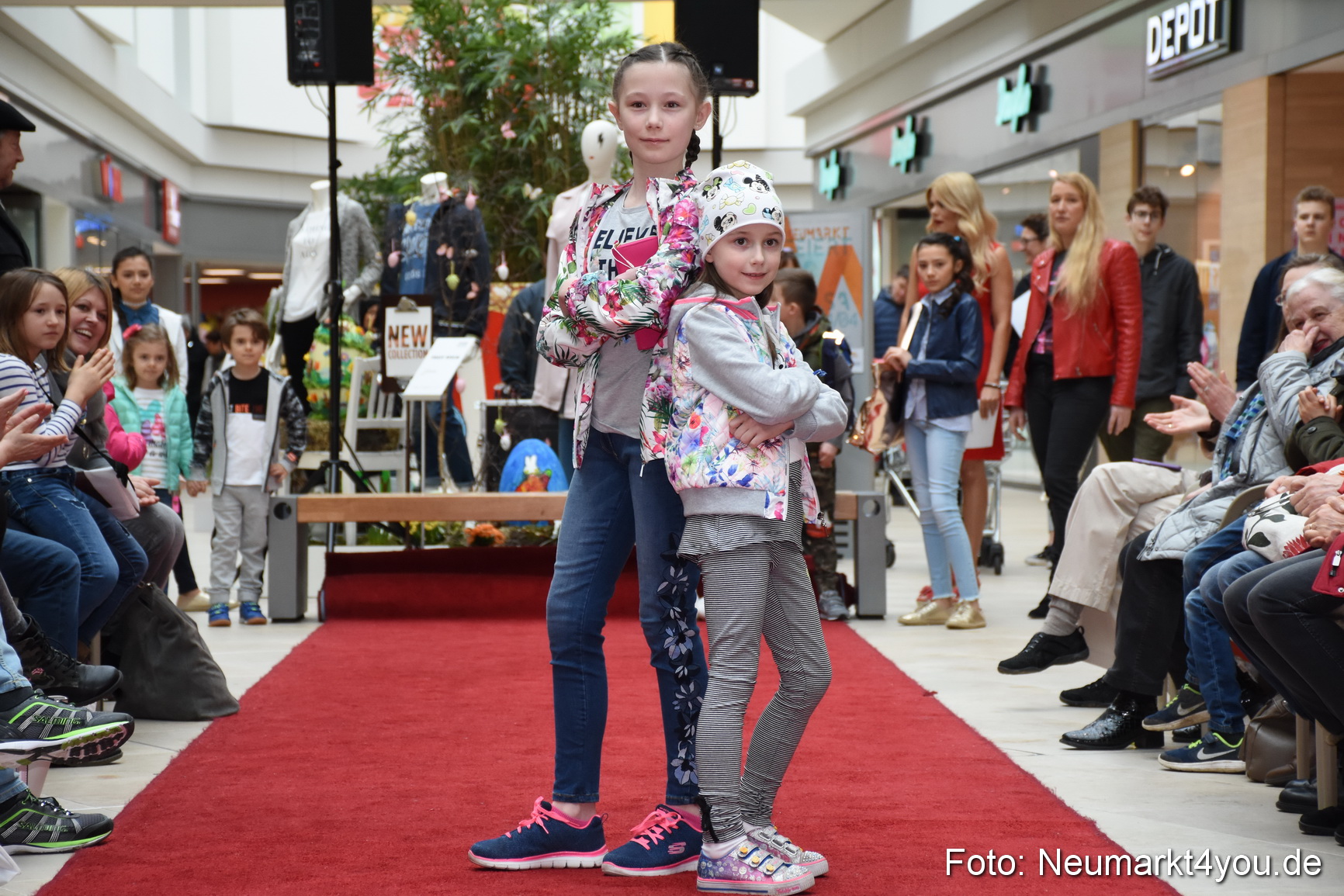 Fruehjahrsmodenschau NeuerMarkt 170318 0012