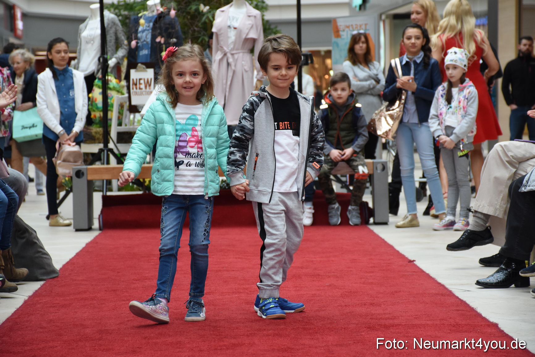 Fruehjahrsmodenschau NeuerMarkt 170318 0015