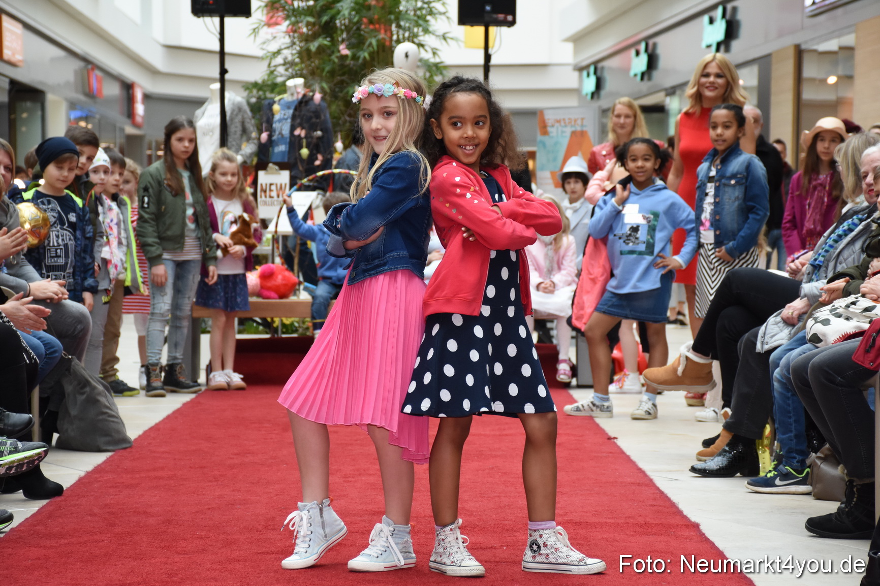 Fruehjahrsmodenschau NeuerMarkt 170318 0039