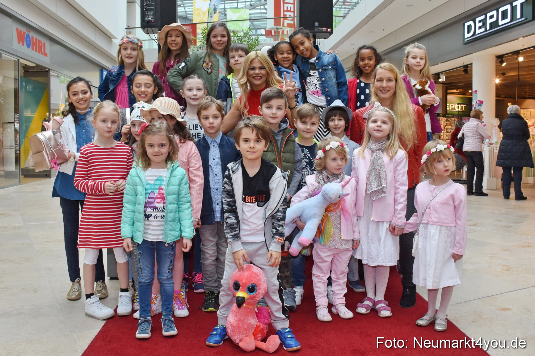 Fruehjahrsmodenschau NeuerMarkt 170318 0054