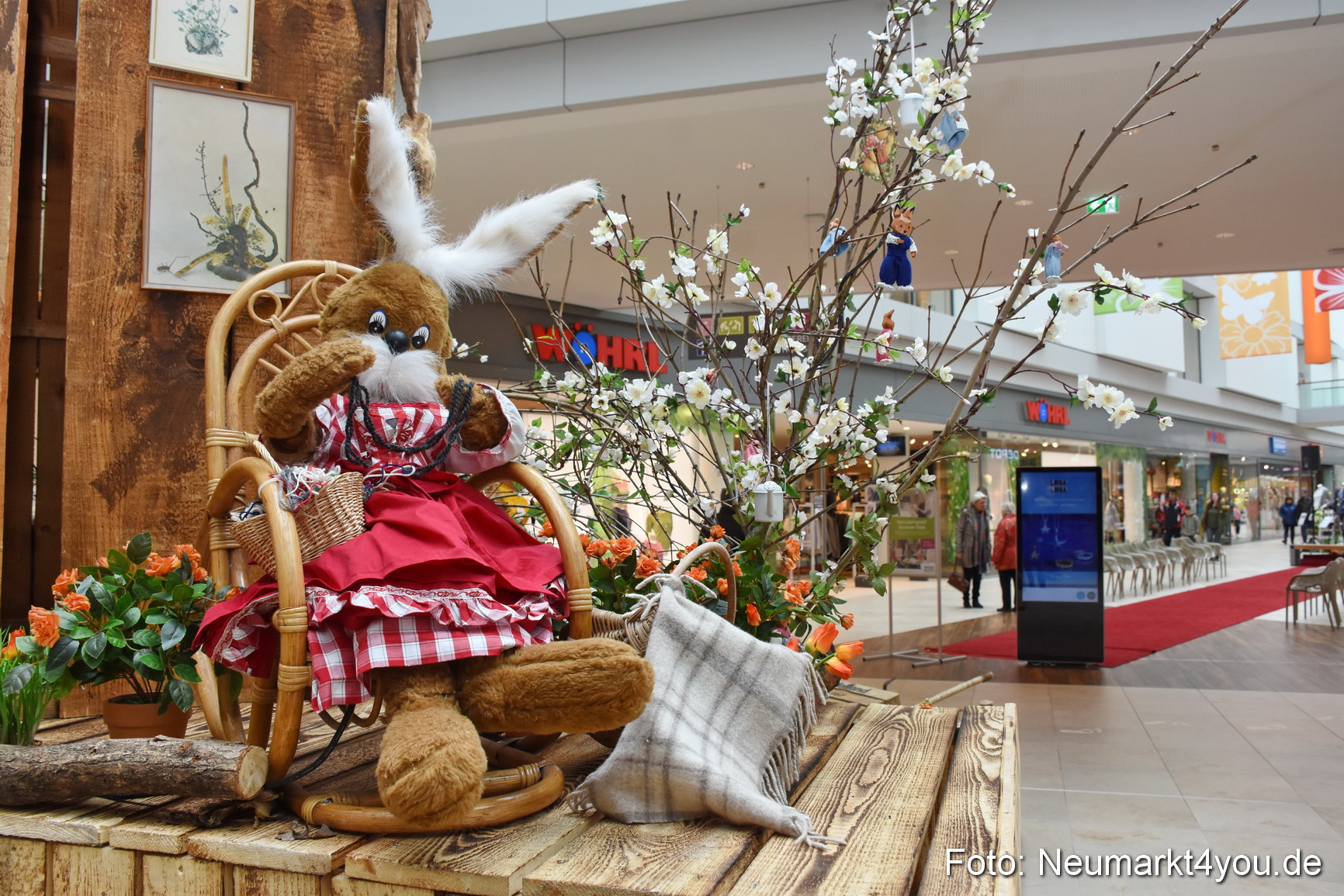 Fruehjahrsmodenschau NeuerMarkt 170318 0055