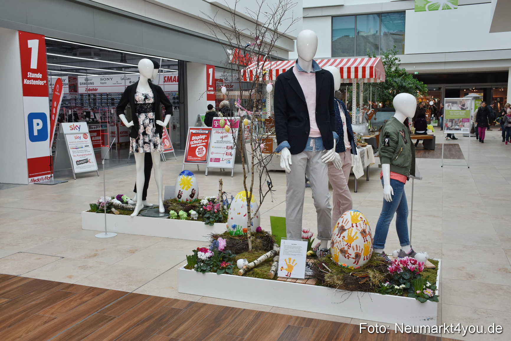 Fruehjahrsmodenschau NeuerMarkt 170318 0059