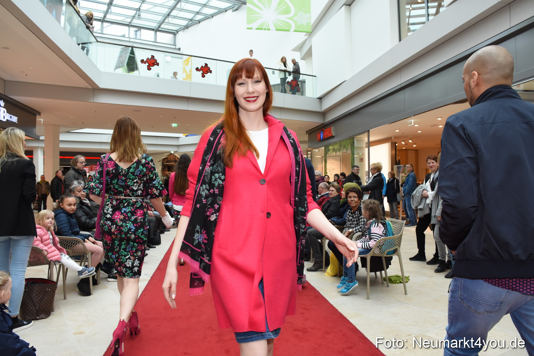 Fruehjahrsmodenschau NeuerMarkt 170318 0064