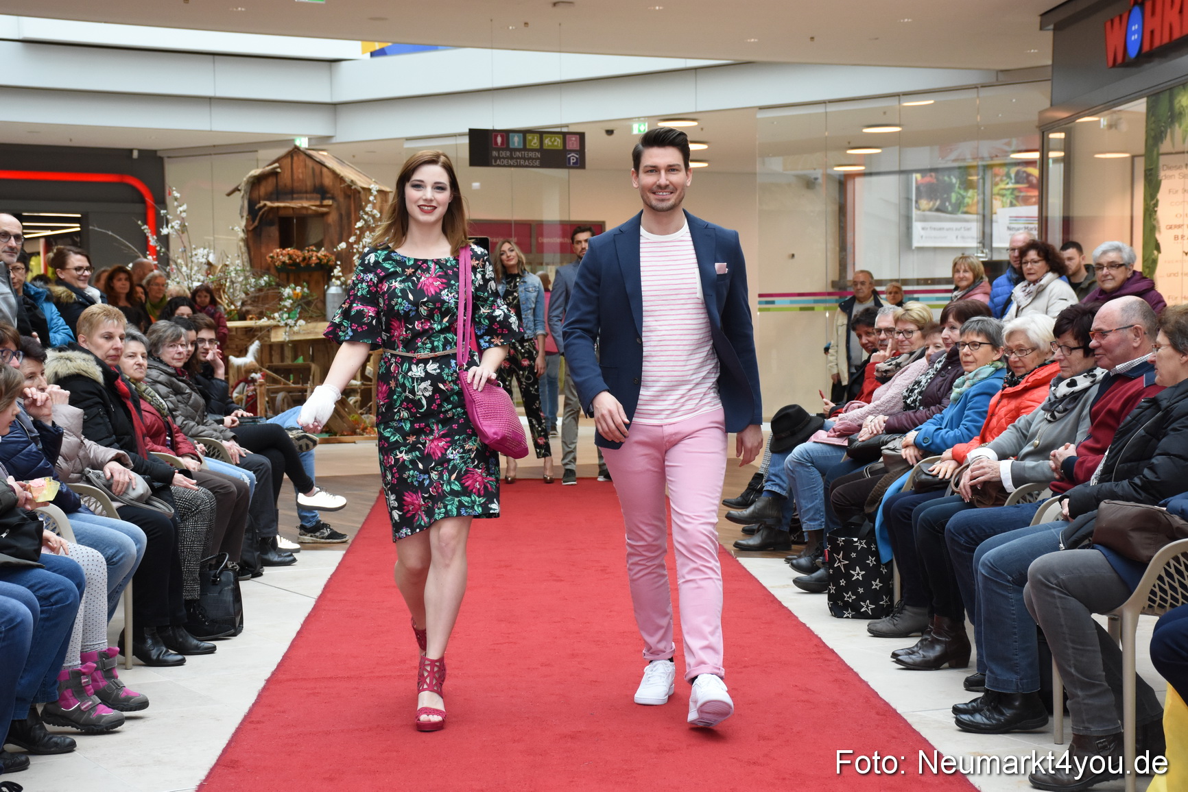 Fruehjahrsmodenschau NeuerMarkt 170318 0068