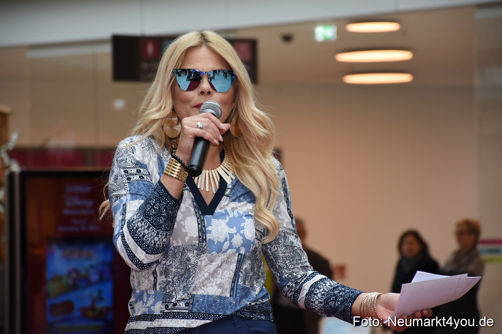 Fruehjahrsmodenschau NeuerMarkt 170318 0076