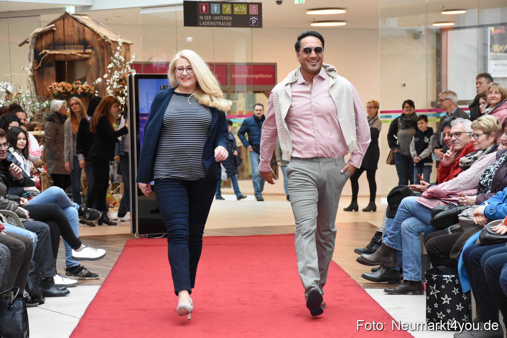 Fruehjahrsmodenschau NeuerMarkt 170318 0077