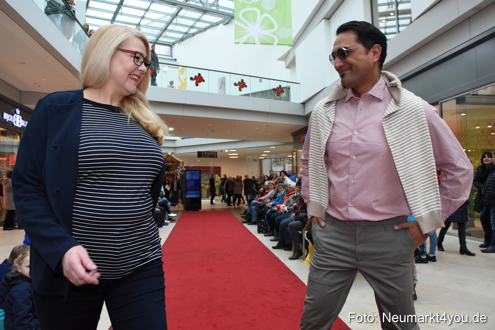 Fruehjahrsmodenschau NeuerMarkt 170318 0078