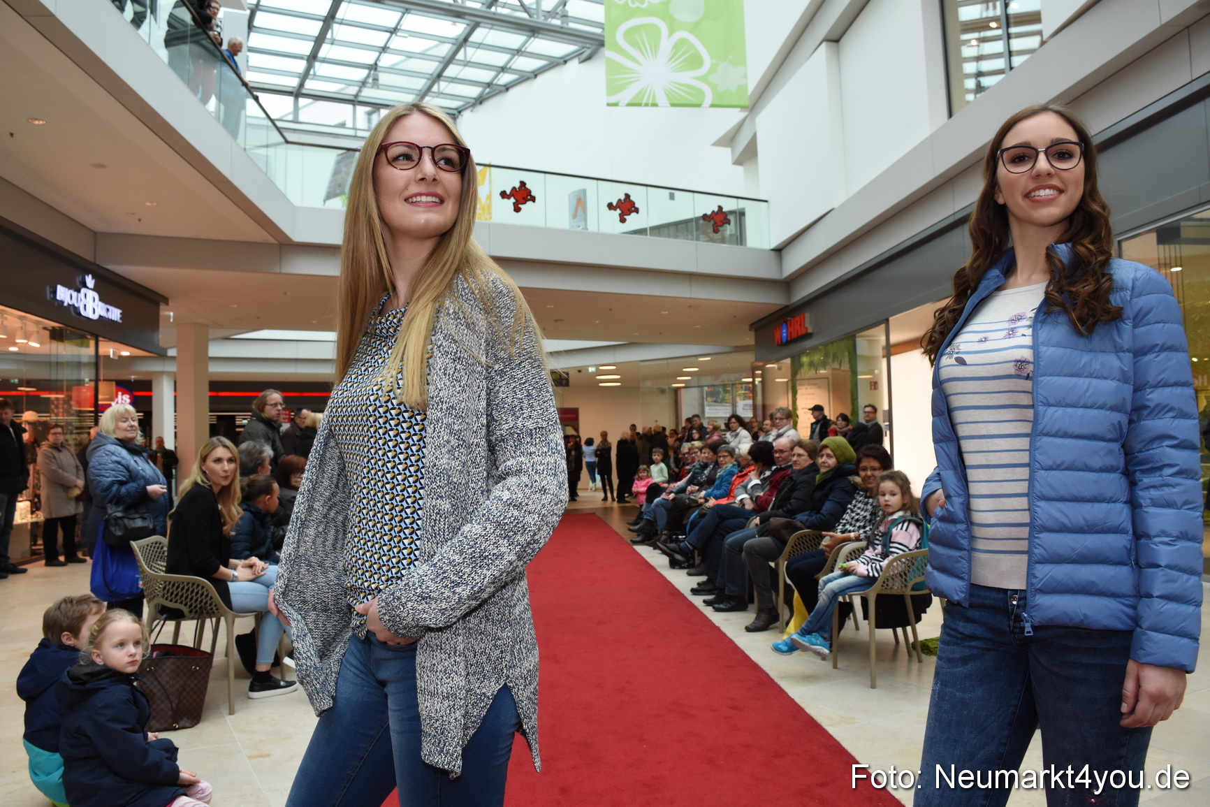 Fruehjahrsmodenschau NeuerMarkt 170318 0085