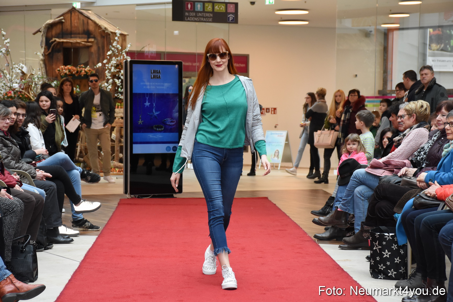 Fruehjahrsmodenschau NeuerMarkt 170318 0088