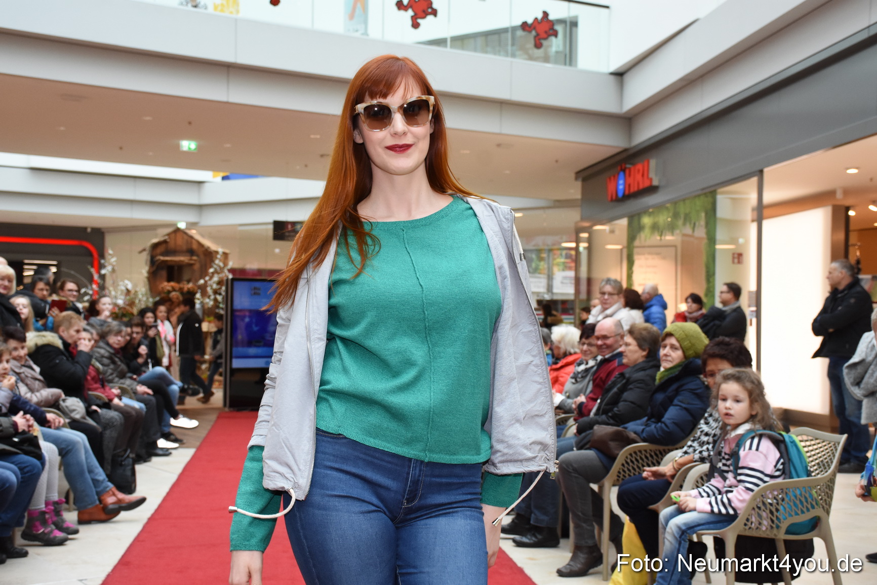 Fruehjahrsmodenschau NeuerMarkt 170318 0089