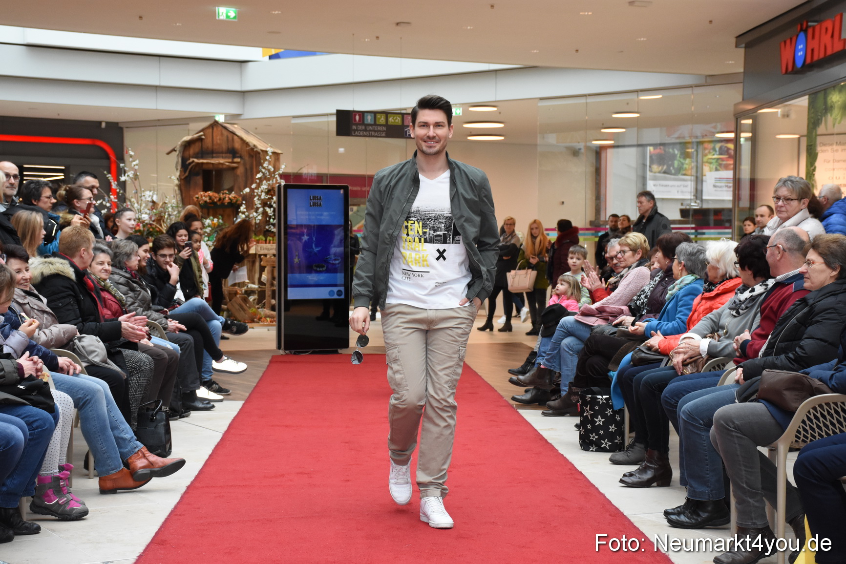 Fruehjahrsmodenschau NeuerMarkt 170318 0090