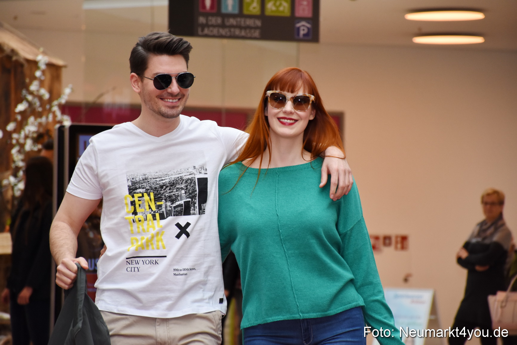 Fruehjahrsmodenschau NeuerMarkt 170318 0092