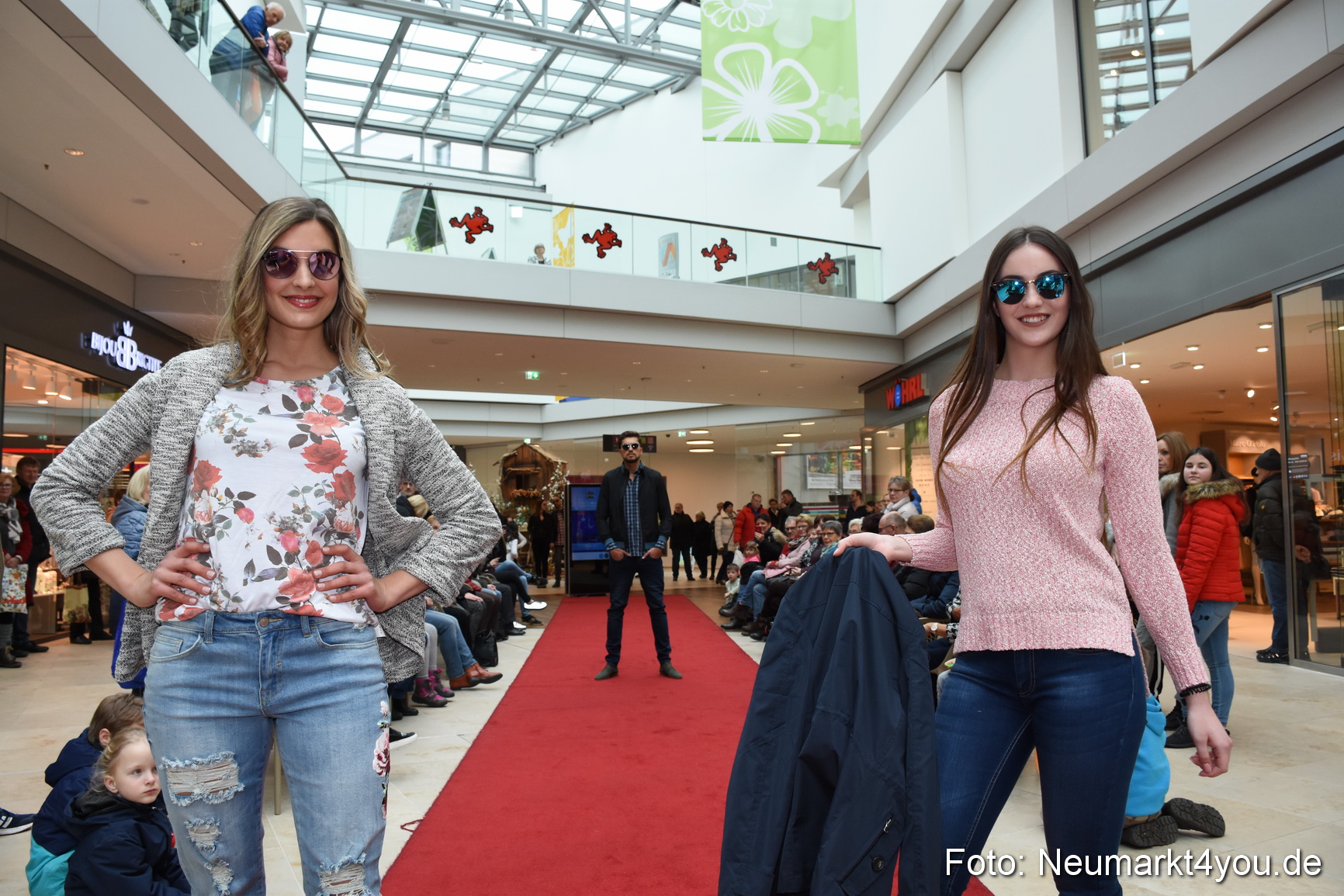 Fruehjahrsmodenschau NeuerMarkt 170318 0103