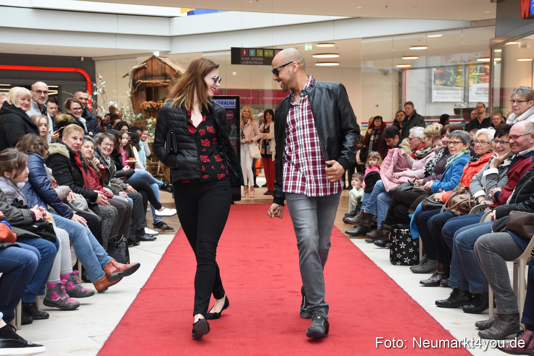 Fruehjahrsmodenschau NeuerMarkt 170318 0104