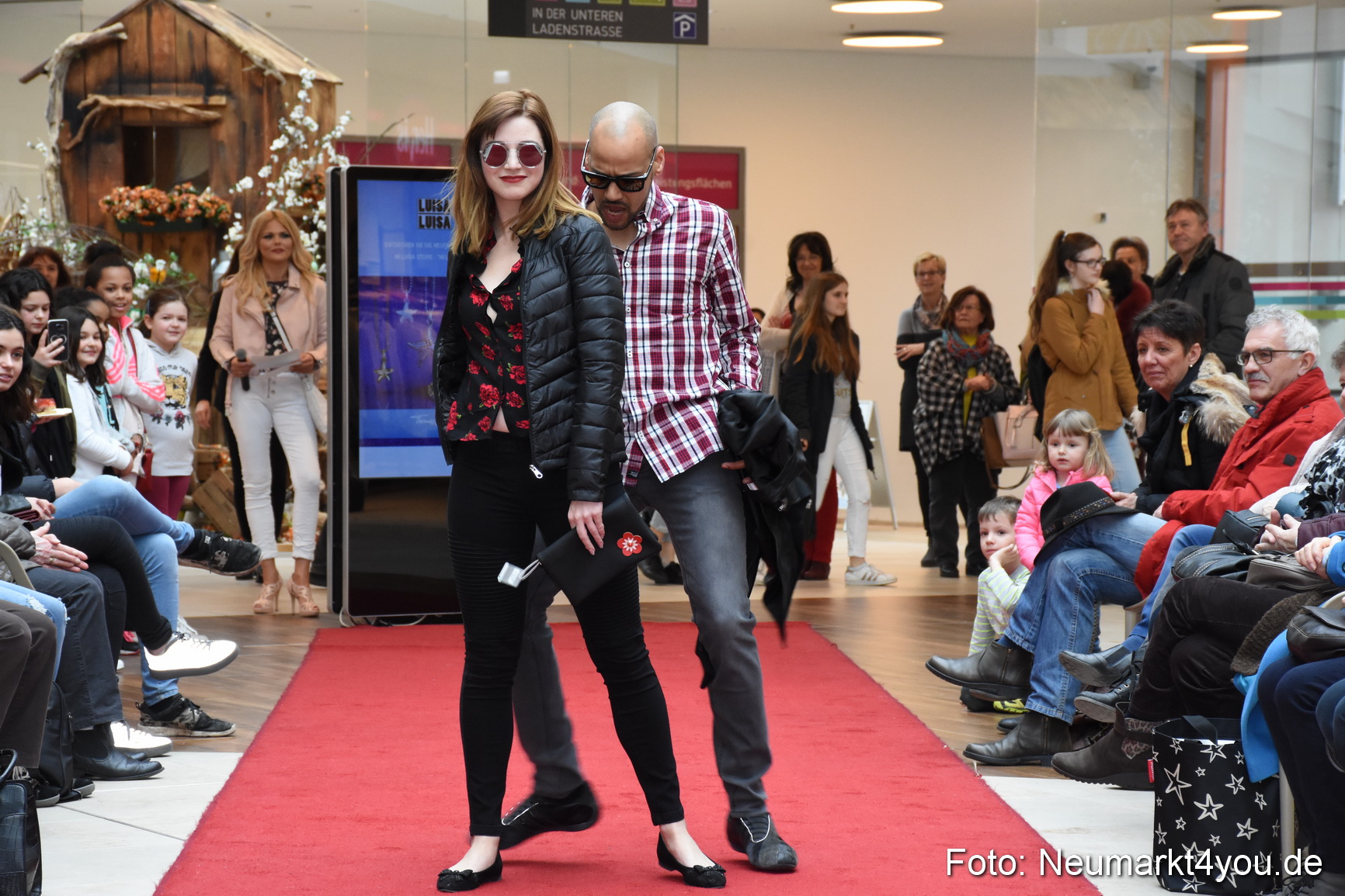 Fruehjahrsmodenschau NeuerMarkt 170318 0106