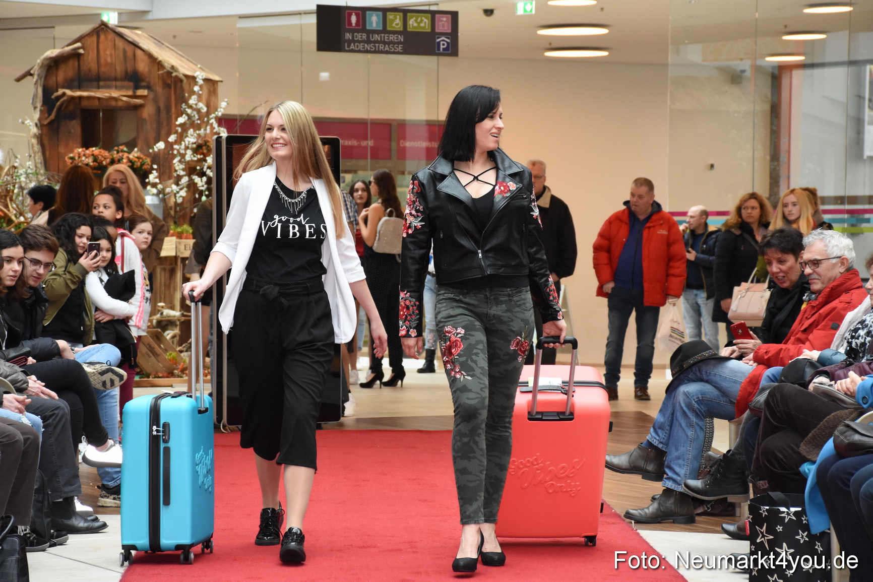Fruehjahrsmodenschau NeuerMarkt 170318 0110