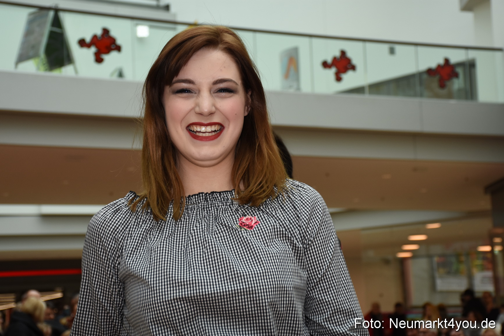 Fruehjahrsmodenschau NeuerMarkt 170318 0117