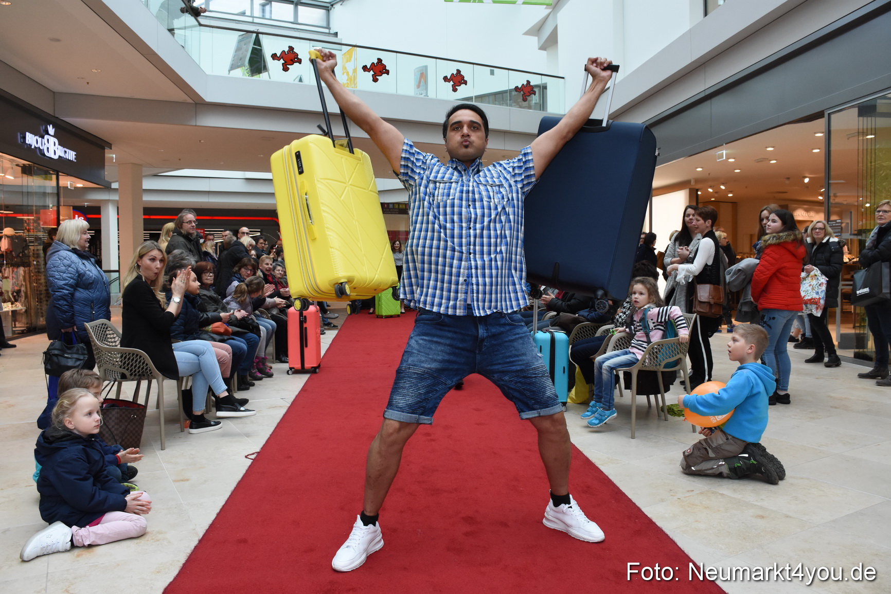 Fruehjahrsmodenschau NeuerMarkt 170318 0119