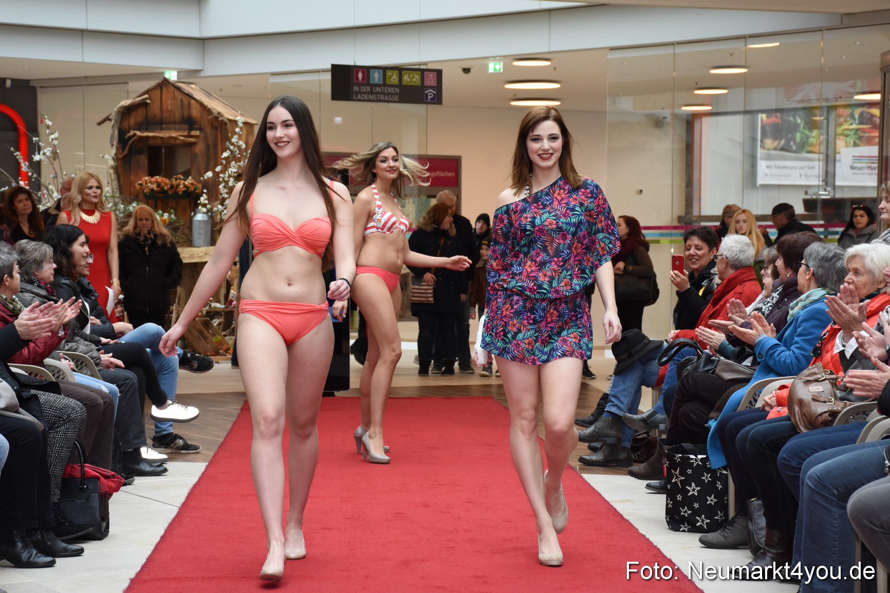 Fruehjahrsmodenschau NeuerMarkt 170318 0144