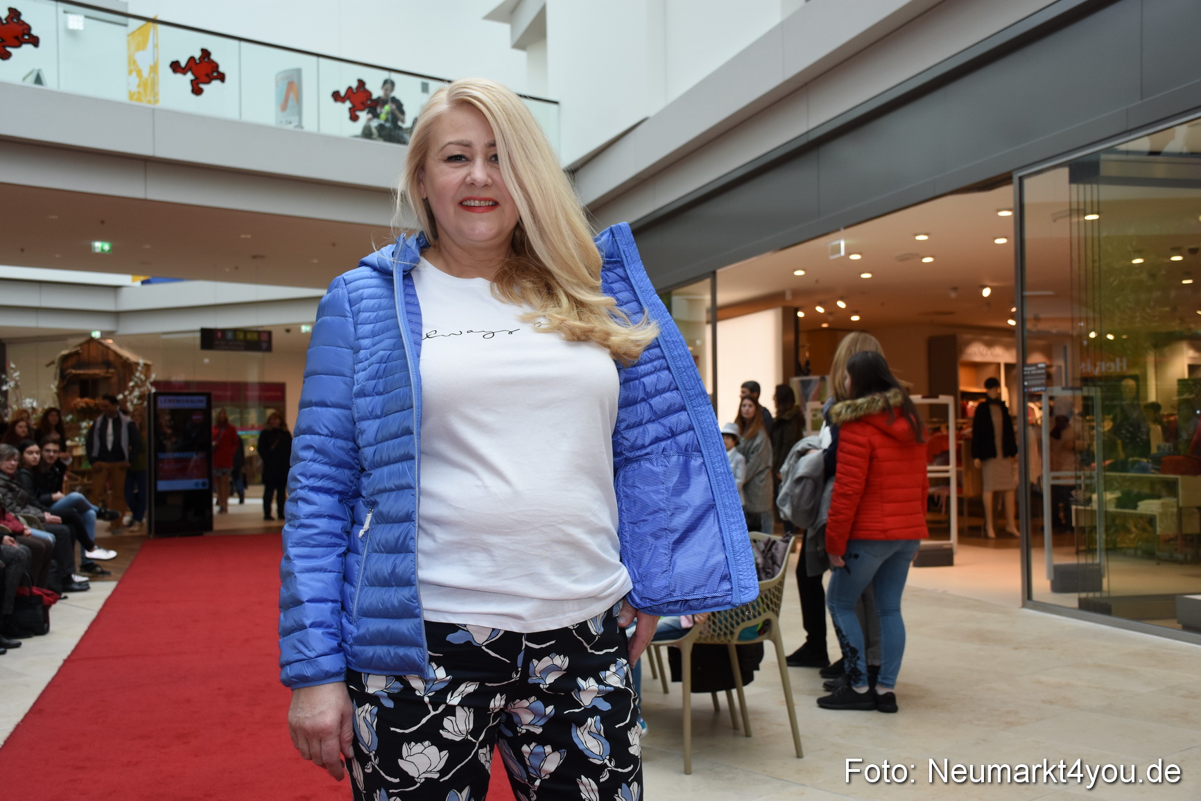 Fruehjahrsmodenschau NeuerMarkt 170318 0149