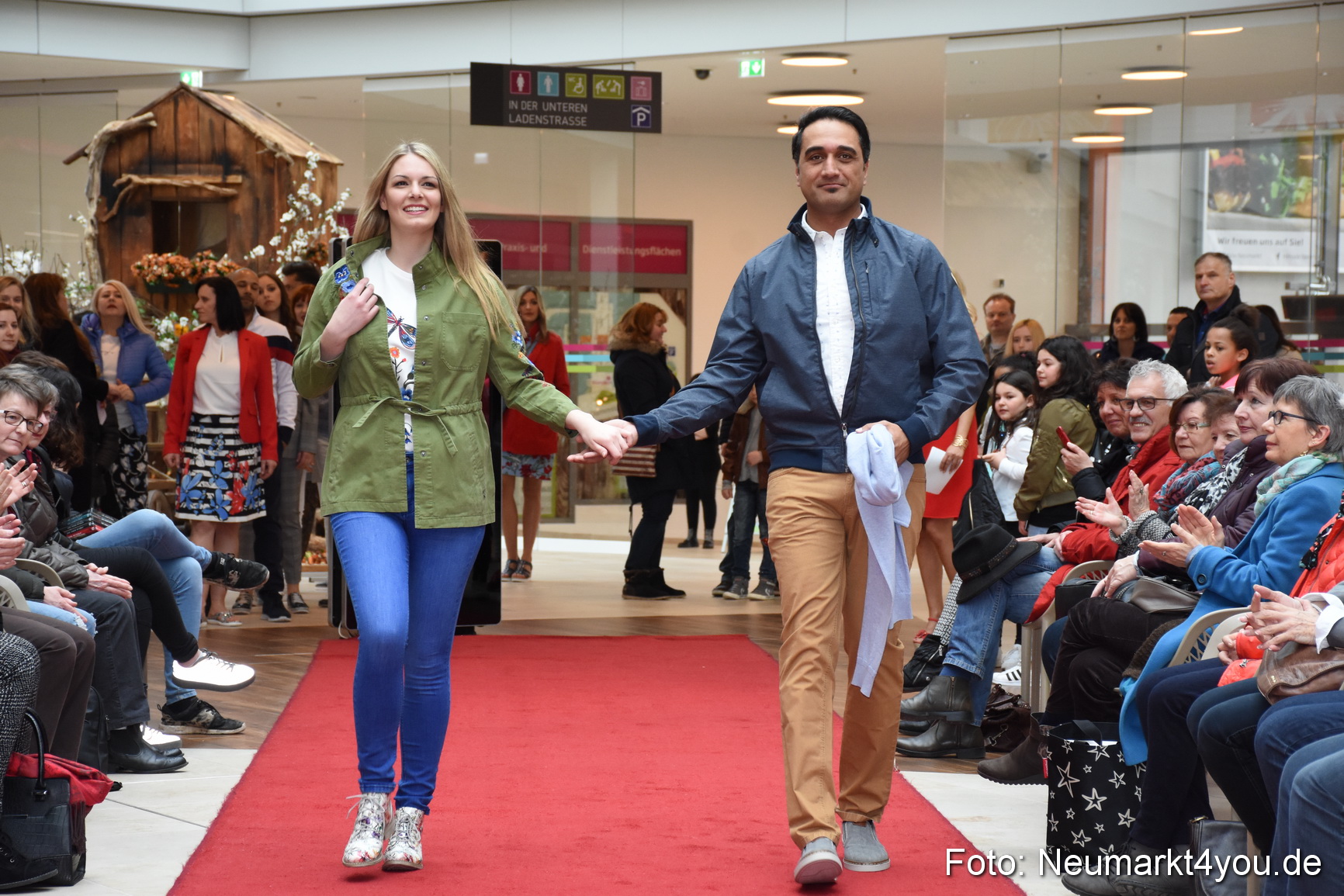 Fruehjahrsmodenschau NeuerMarkt 170318 0152