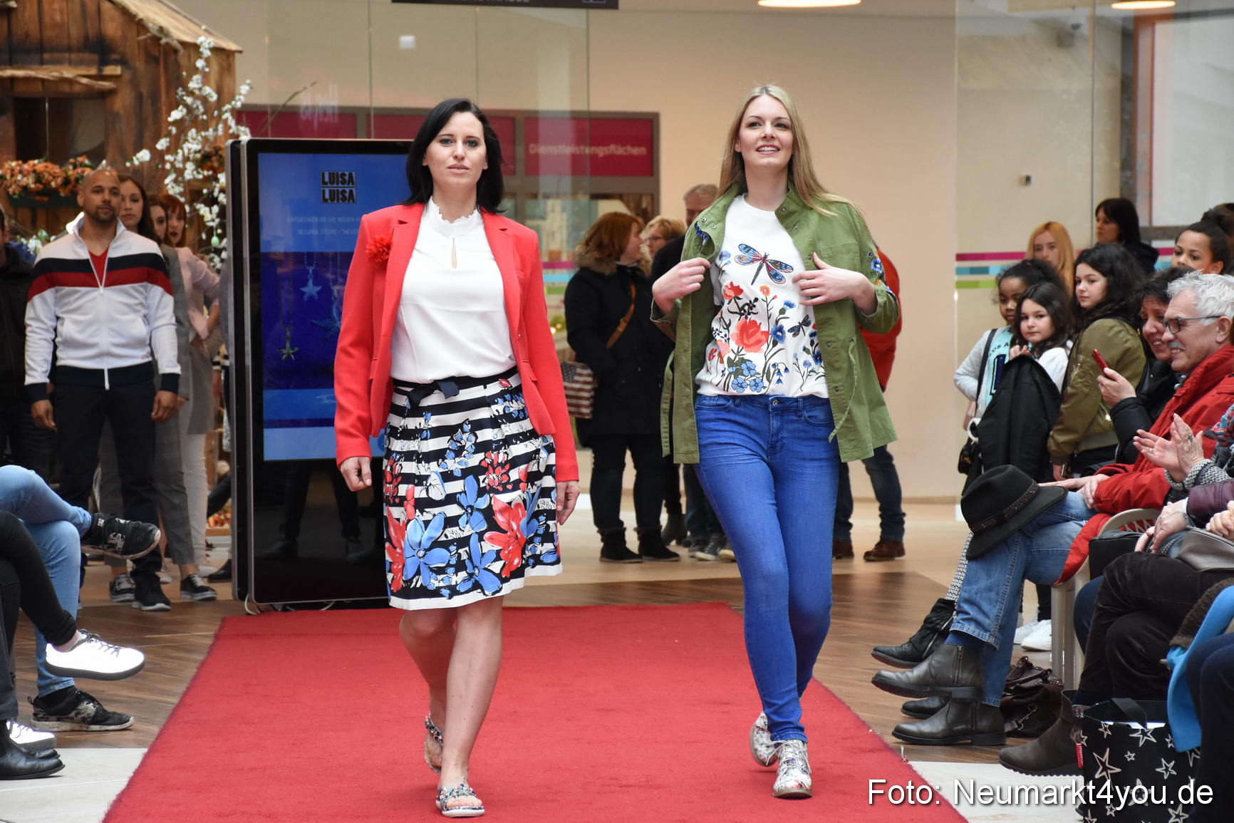 Fruehjahrsmodenschau NeuerMarkt 170318 0154