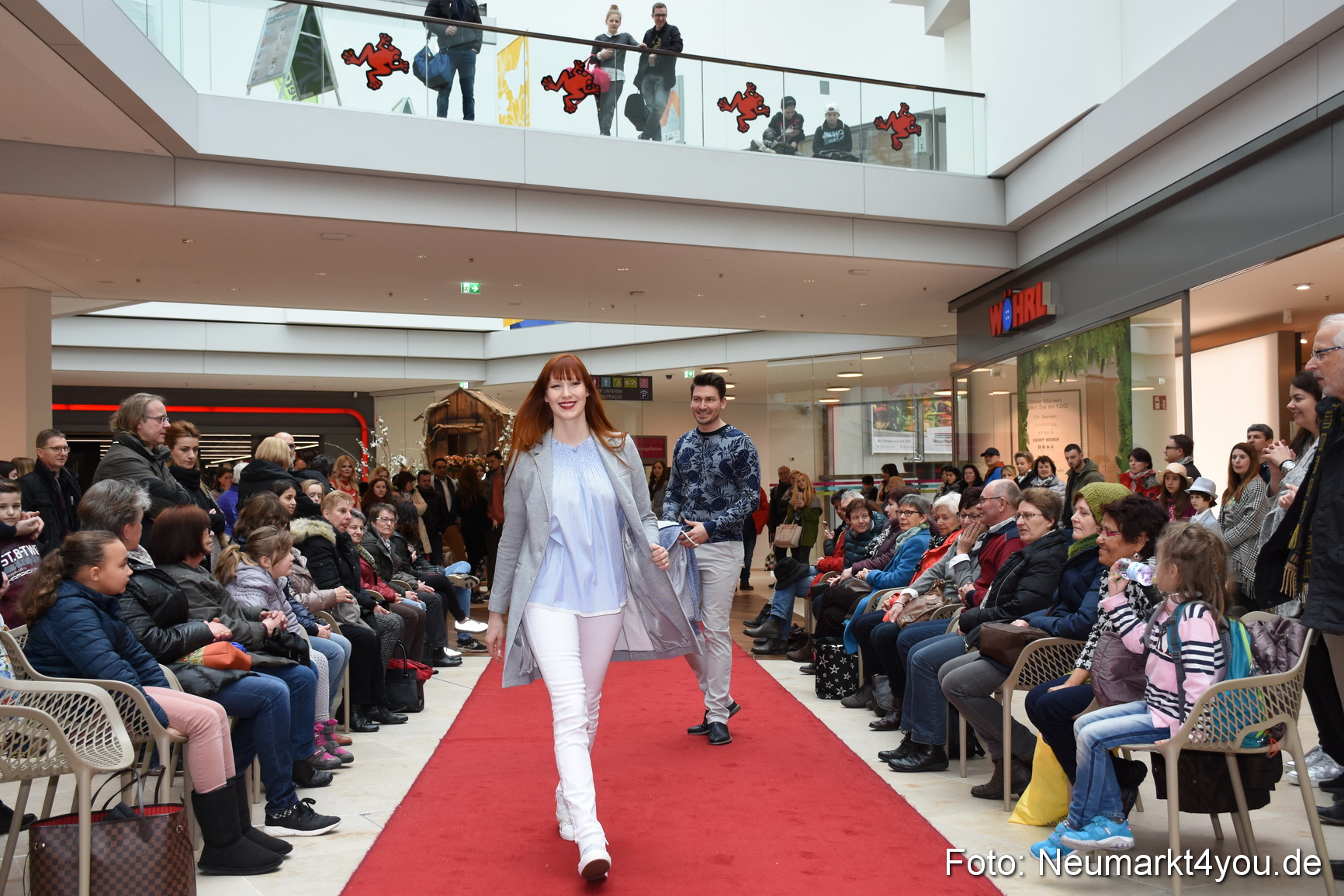 Fruehjahrsmodenschau NeuerMarkt 170318 0166