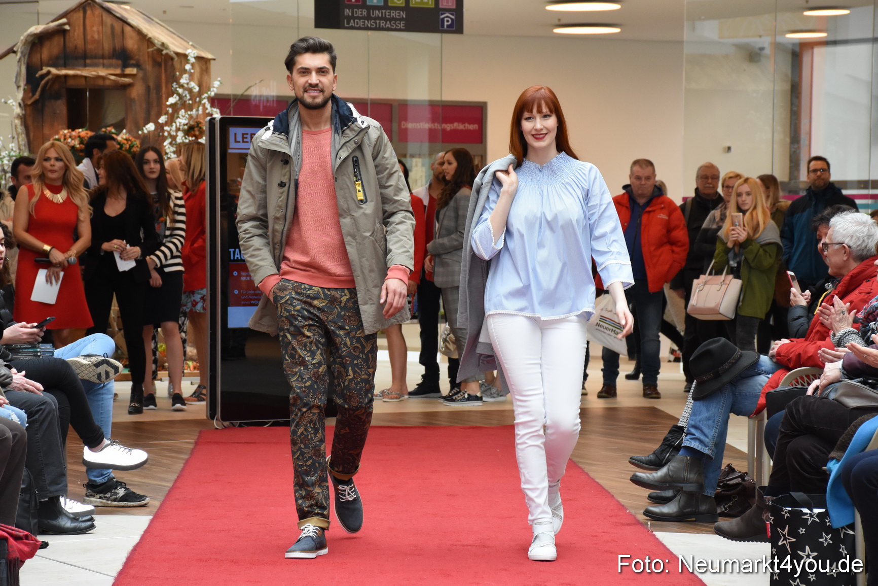 Fruehjahrsmodenschau NeuerMarkt 170318 0168