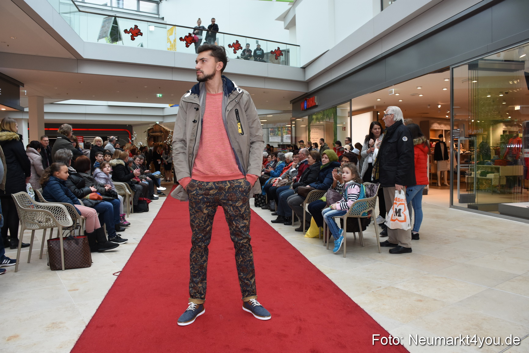 Fruehjahrsmodenschau NeuerMarkt 170318 0169