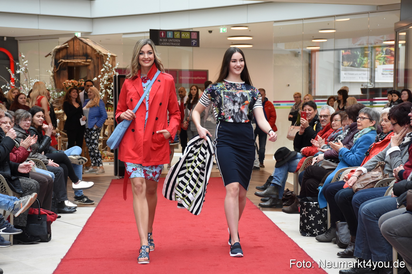 Fruehjahrsmodenschau NeuerMarkt 170318 0171