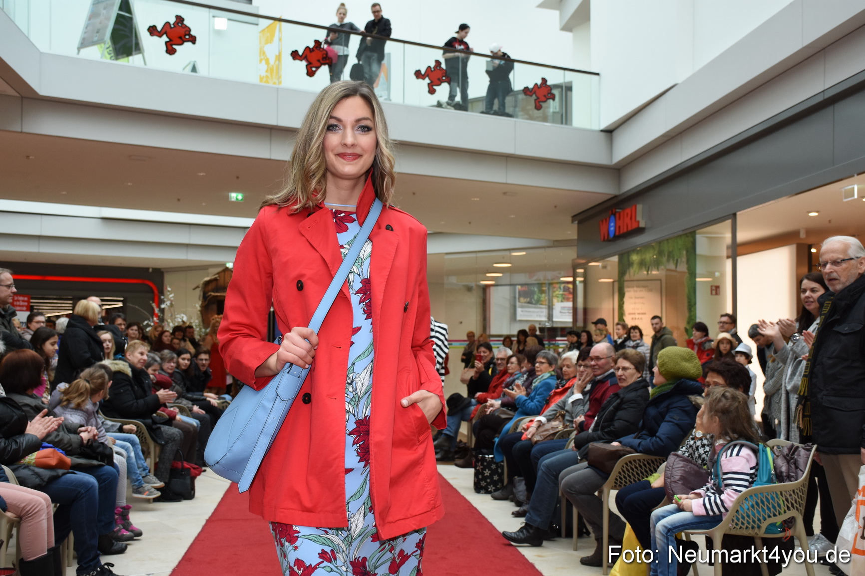 Fruehjahrsmodenschau NeuerMarkt 170318 0172