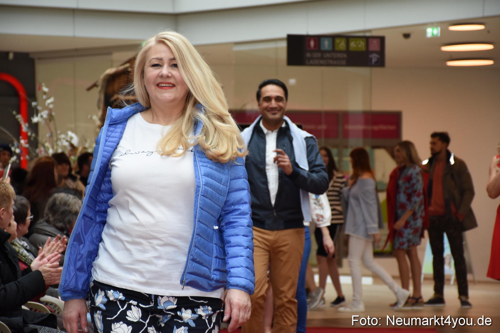 Fruehjahrsmodenschau NeuerMarkt 170318 0173