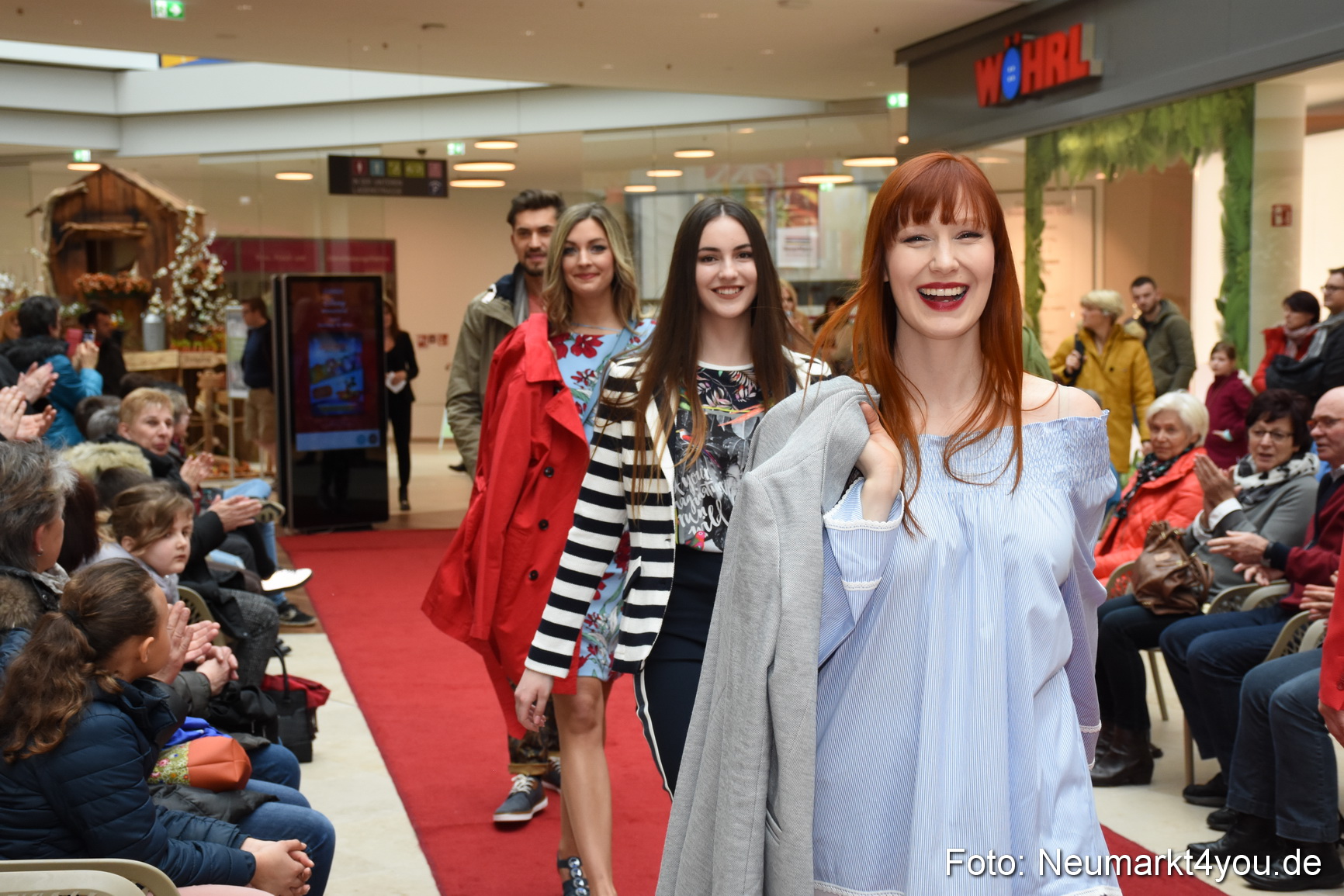 Fruehjahrsmodenschau NeuerMarkt 170318 0175