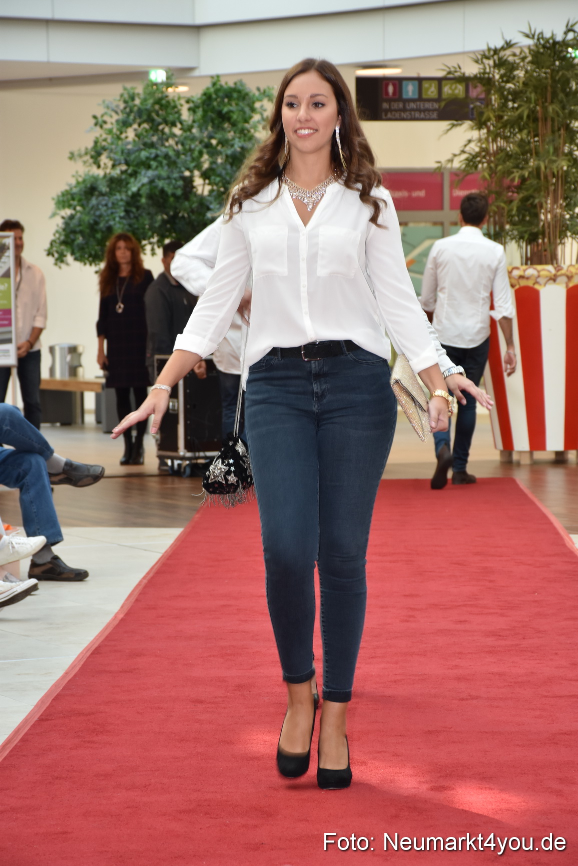 Herbstmodenschau NeuerMarkt 290918 0007