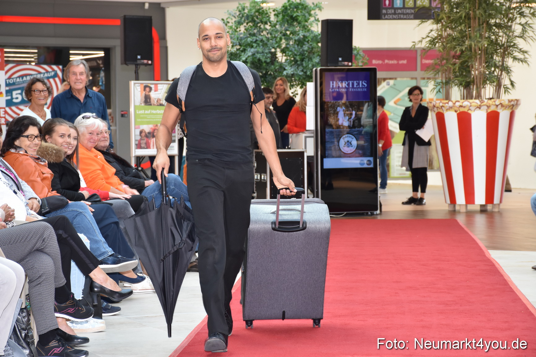 Herbstmodenschau NeuerMarkt 290918 0020