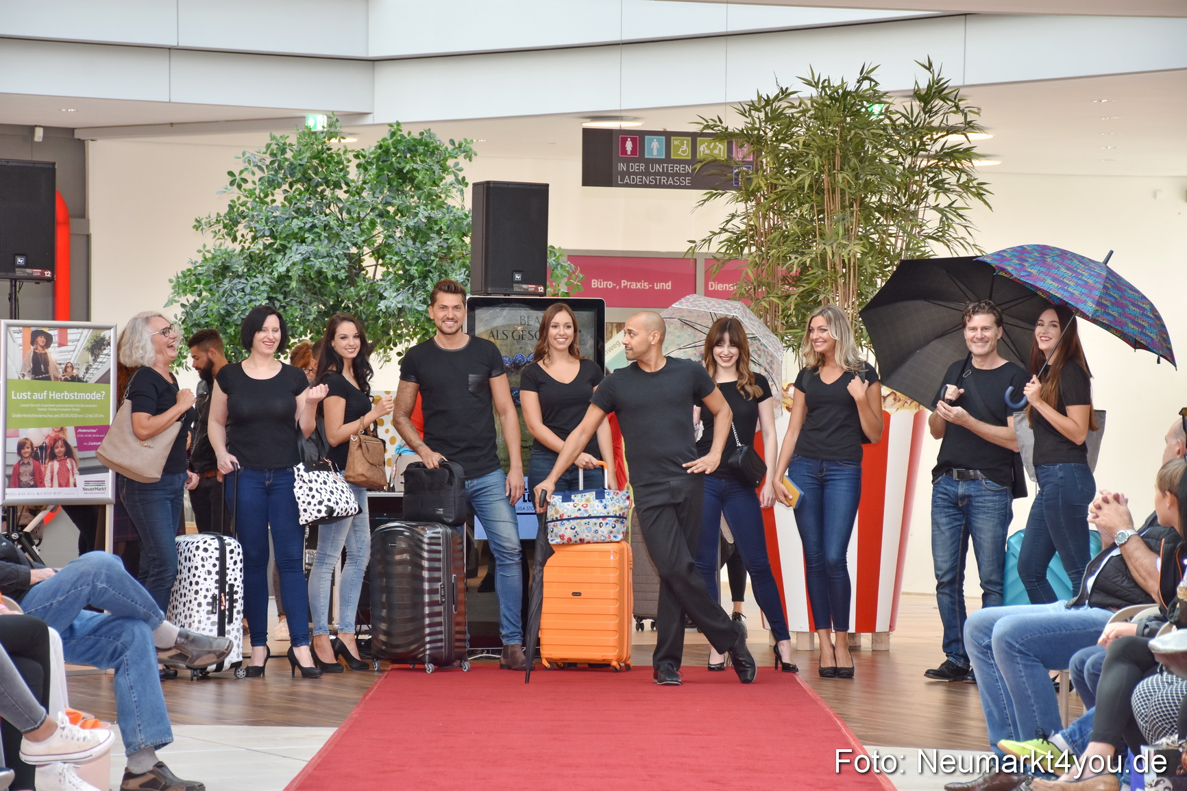 Herbstmodenschau NeuerMarkt 290918 0028