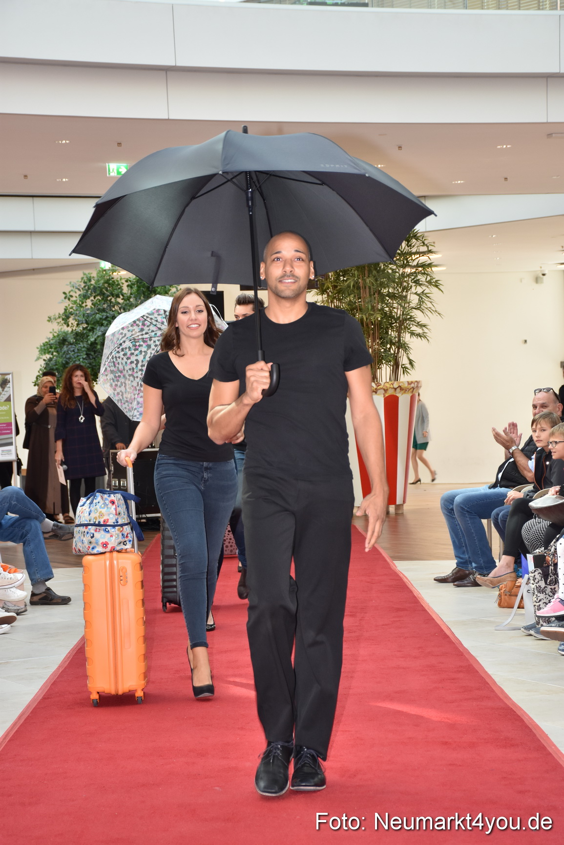 Herbstmodenschau NeuerMarkt 290918 0029