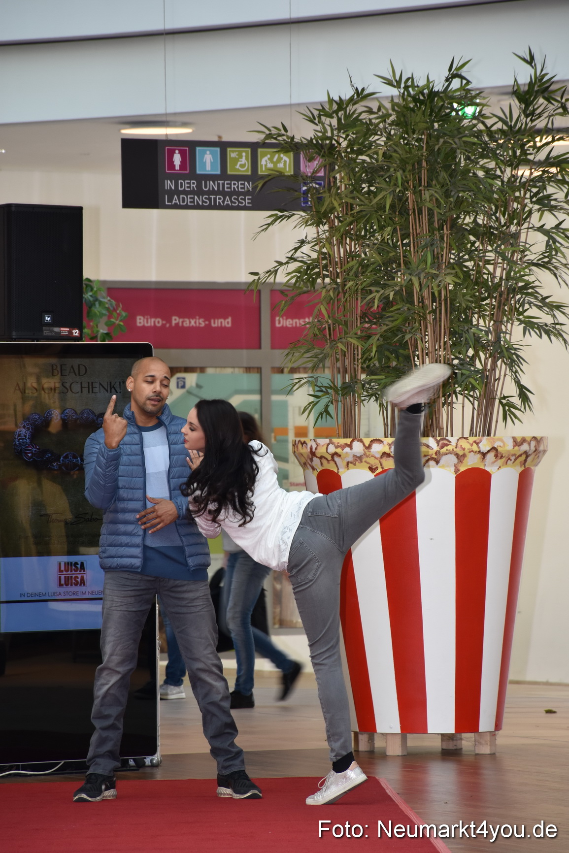 Herbstmodenschau NeuerMarkt 290918 0035