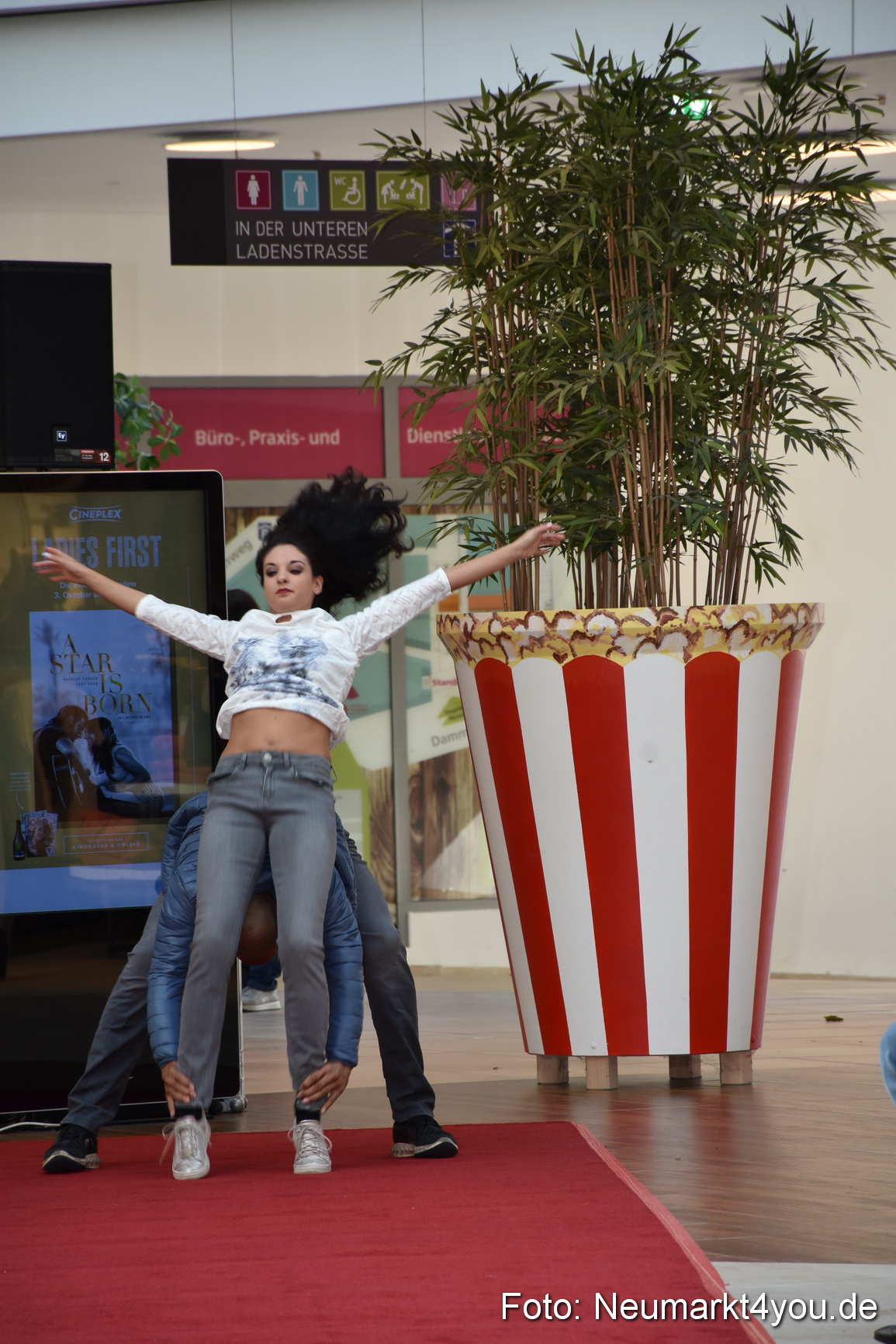 Herbstmodenschau NeuerMarkt 290918 0037