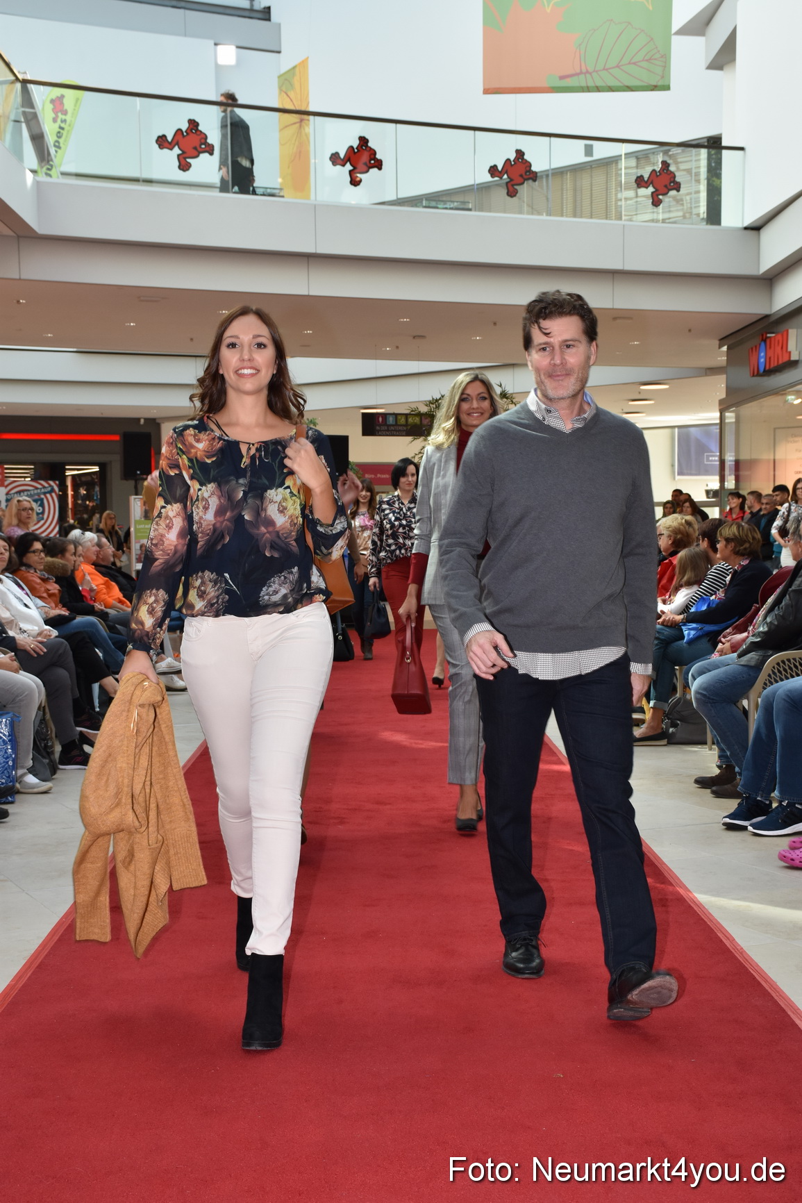 Herbstmodenschau NeuerMarkt 290918 0049