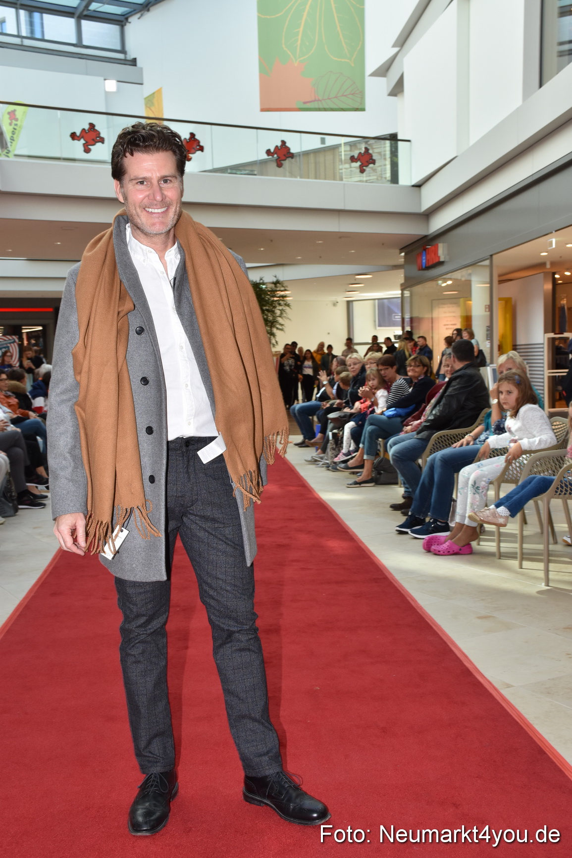 Herbstmodenschau NeuerMarkt 290918 0053