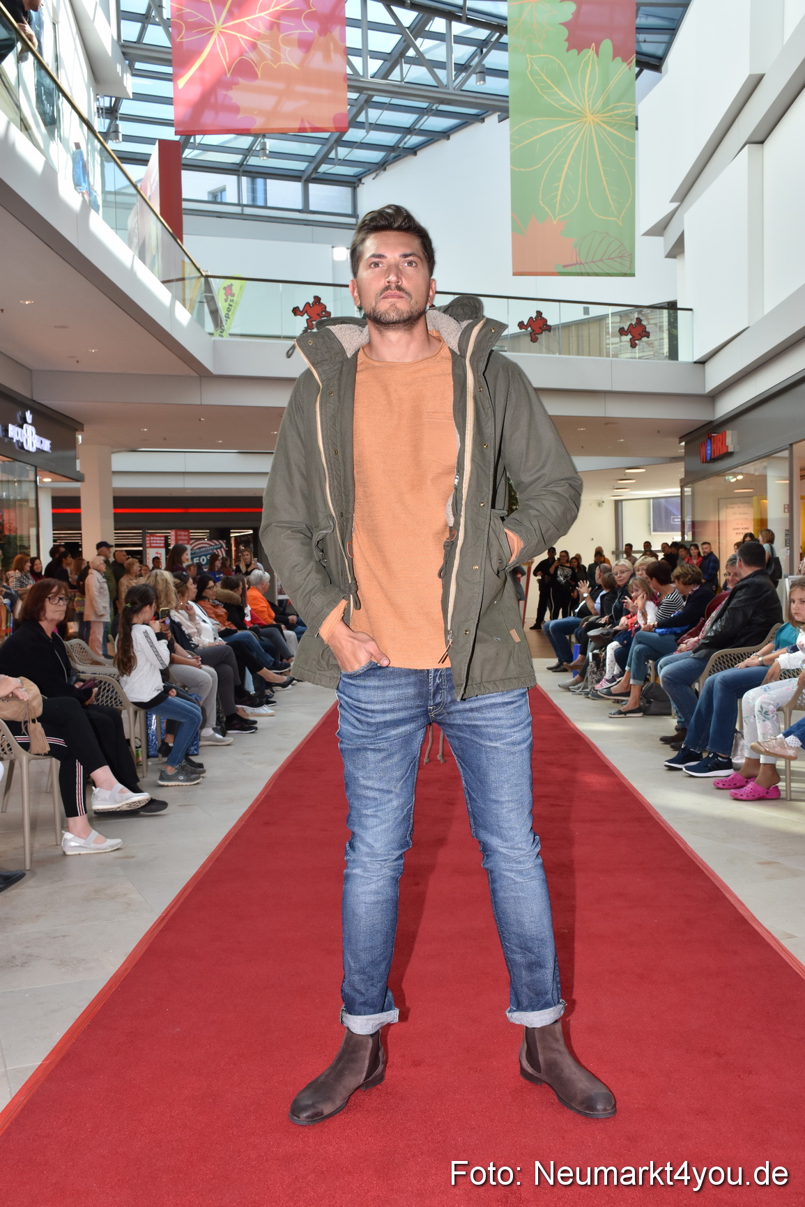 Herbstmodenschau NeuerMarkt 290918 0054