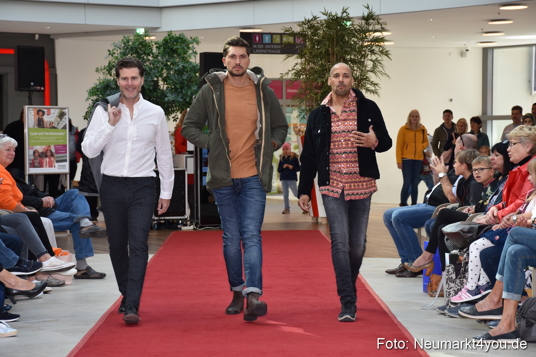 Herbstmodenschau NeuerMarkt 290918 0056