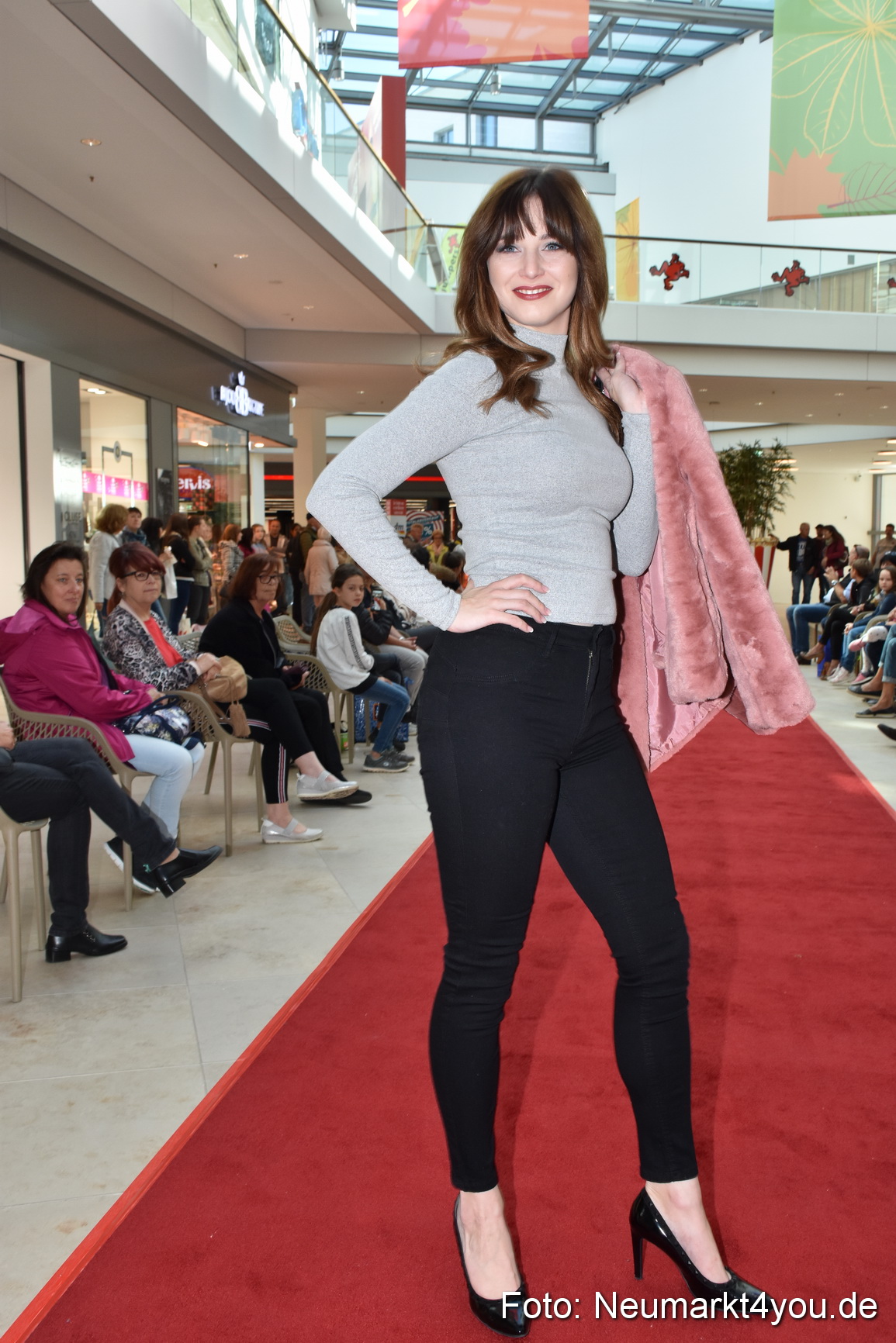 Herbstmodenschau NeuerMarkt 290918 0059