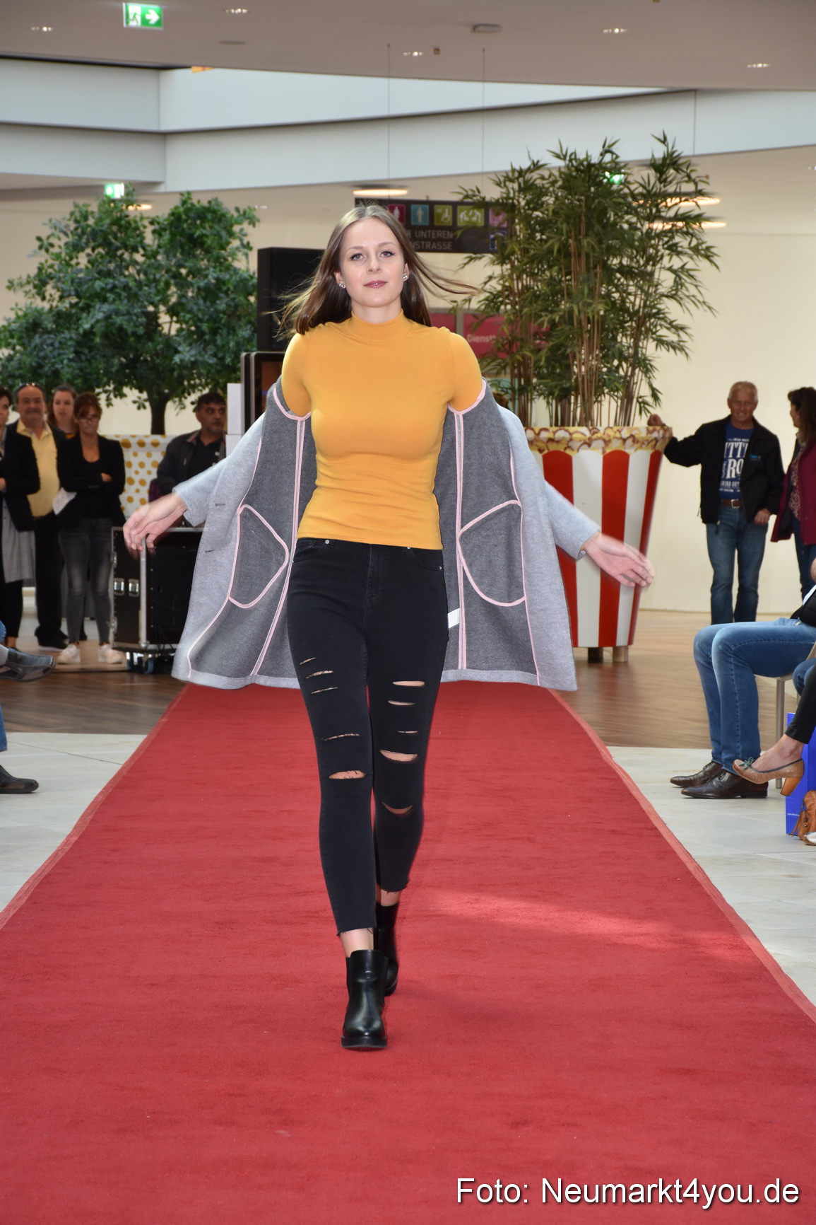 Herbstmodenschau NeuerMarkt 290918 0060